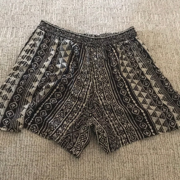 Patterned Shorts - Picture 2 of 3